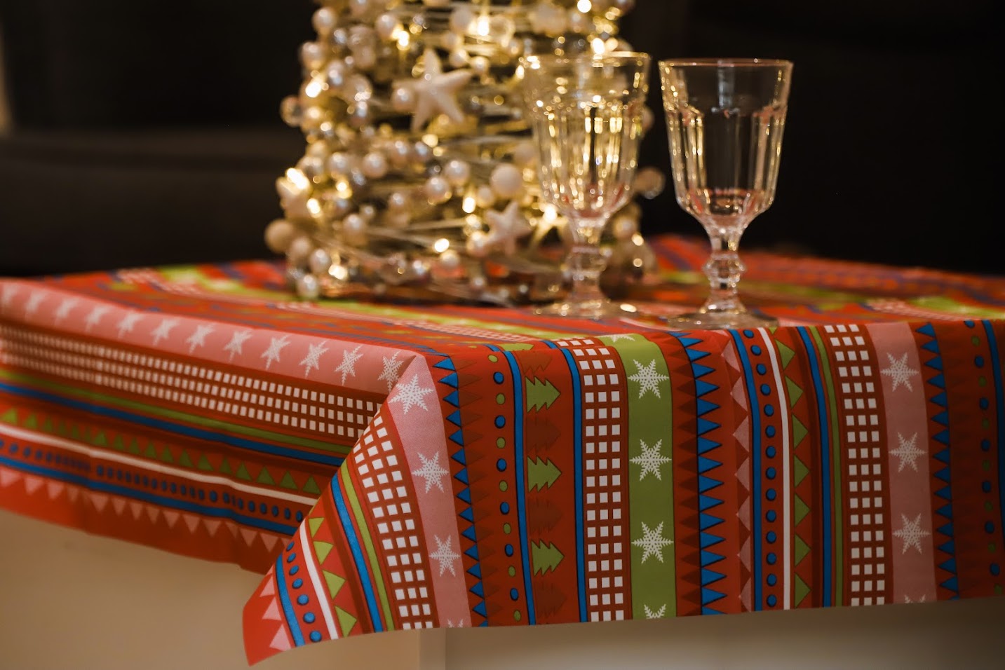 Papierowy obrus świąteczny – Duni.